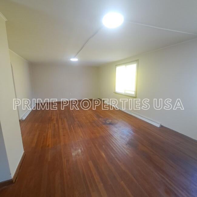 Foto del edificio - 15 Krepps Rd