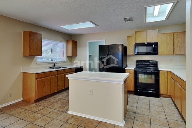Building Photo - 7206 Knights Haven