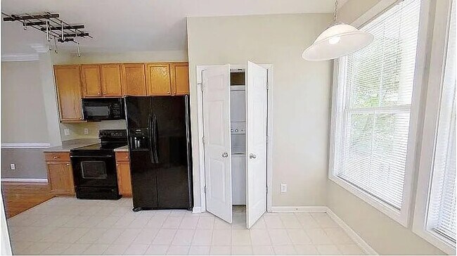 Foto del edificio - 513 Village Loop Dr