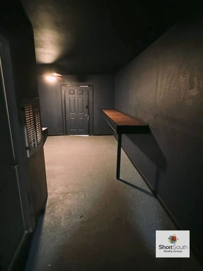 Foto del edificio - Nice main floor commercial space for rent