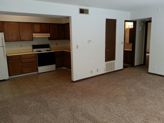 Building Photo - 3215 Terrace Dr