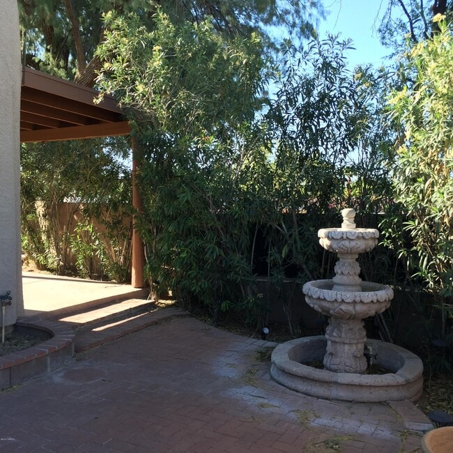Building Photo - 3602 N Crest Ranch Dr