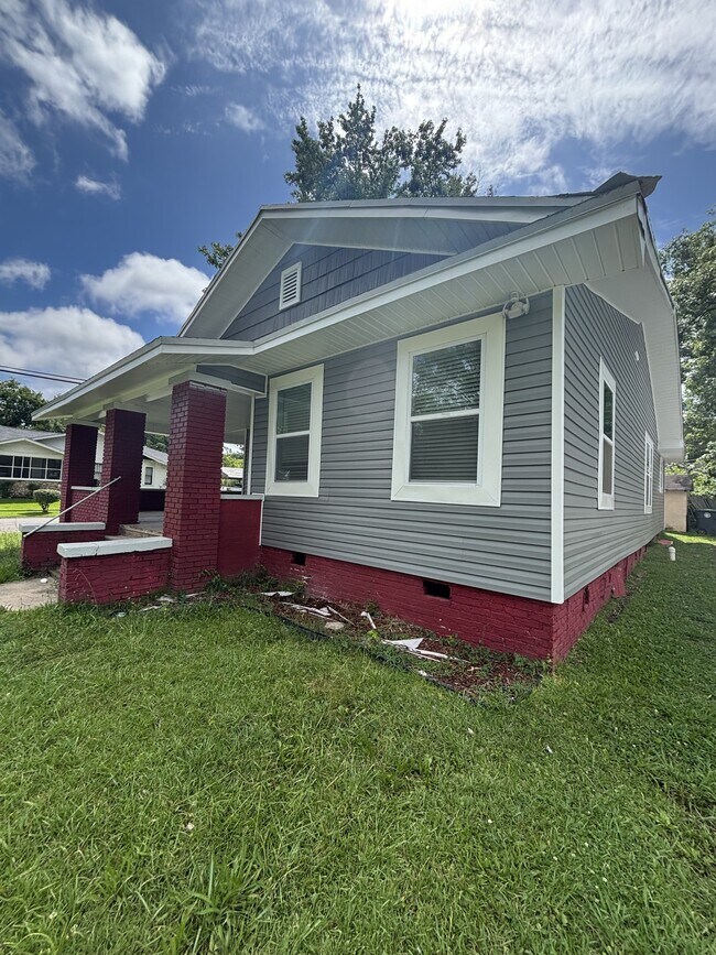 Building Photo - 7231 1st Ave S