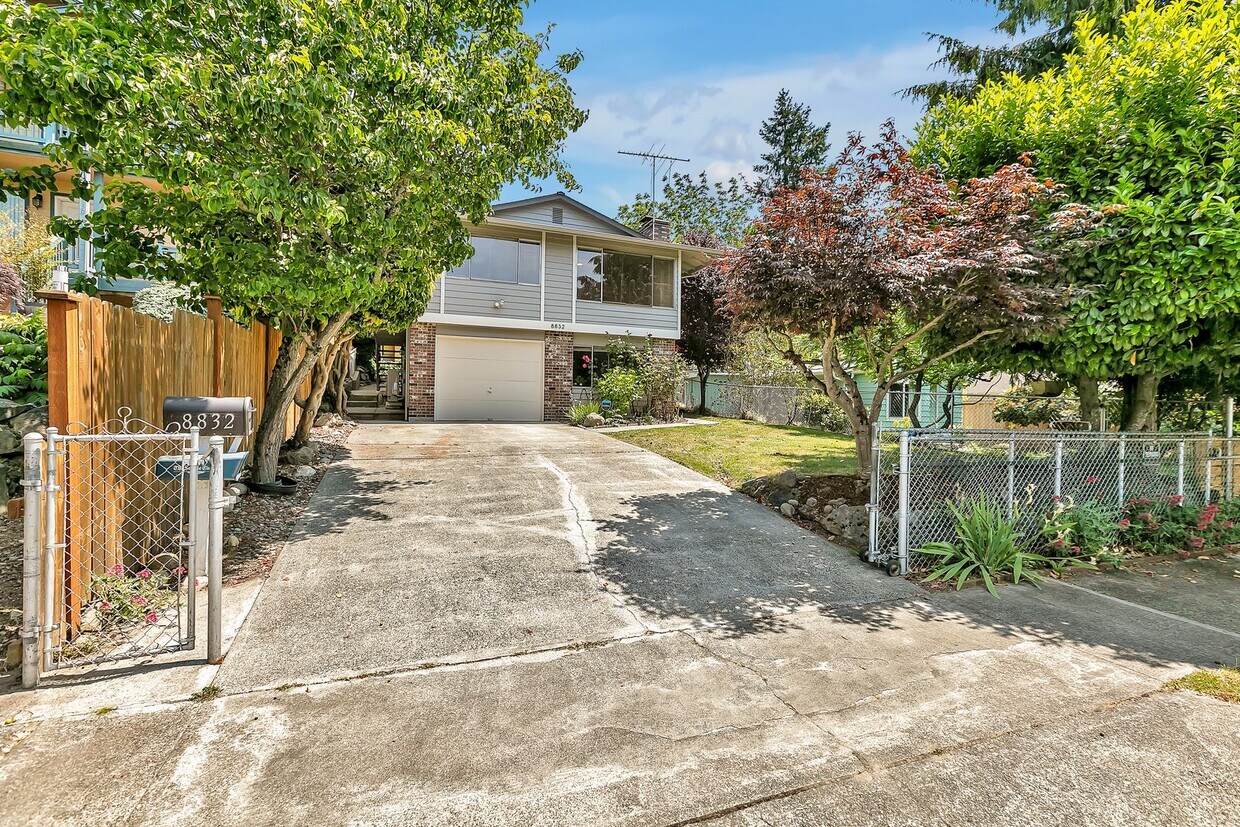 Foto principal - Fully Renovated 3BD Upper Duplex with Gara...