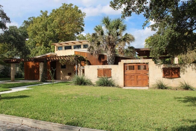 Building Photo - RENOVATED 3-BEDROOM NORTHWOOD HOME