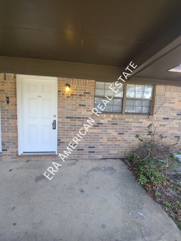 1194 N 20th St, DeFuniak Springs, FL 32433 Room for Rent in DeFuniak