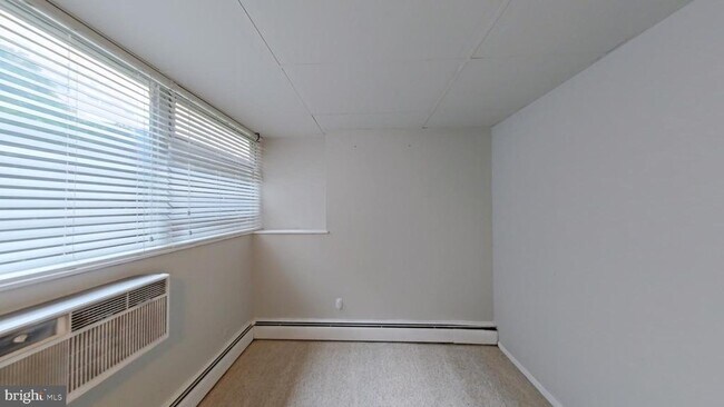 Foto del edificio - 1030 E Lancaster Ave