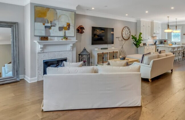 Building Photo - 305 Alice St