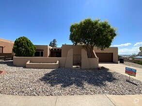 Building Photo - 729 Parkside Dr NE