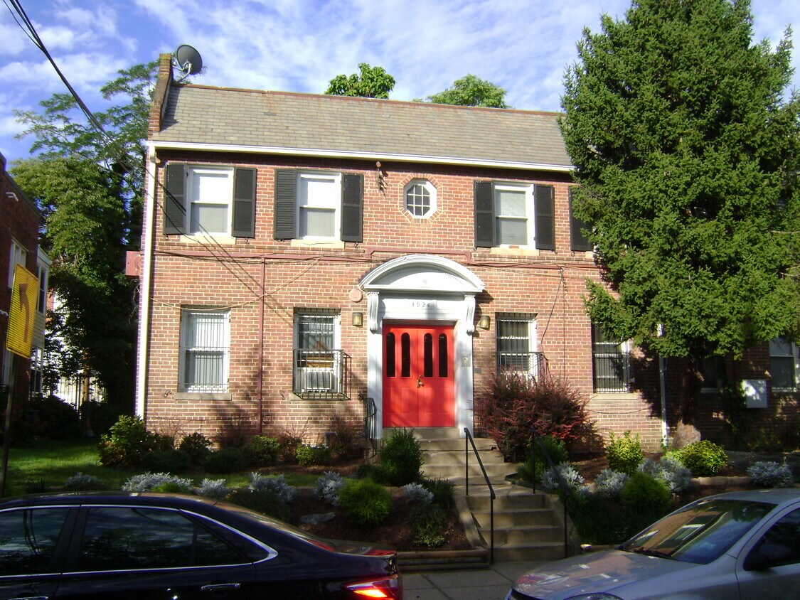 Foto principal - 3924 7th St NE