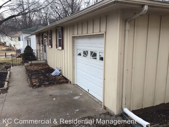 Building Photo - 4324 NE Sunnybrook Ln