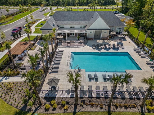 Building Photo - Emblem Cane Bay North