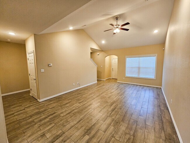 Foto del edificio - **Move In Special: $1500 to Move In (inclu...