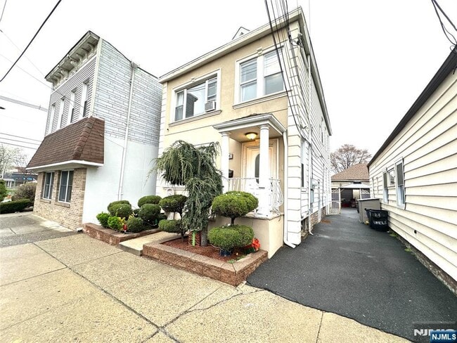 Building Photo - 140 Jewell St