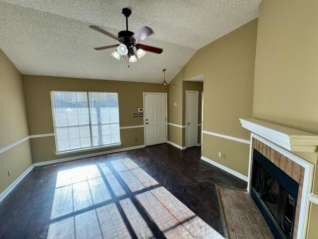 Building Photo - 105 Shoals Point Trail