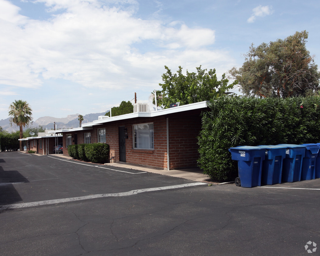 Primary Photo - Del Mar Apartments