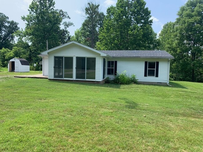 Building Photo - 3 bedroom modular in Solsberry!