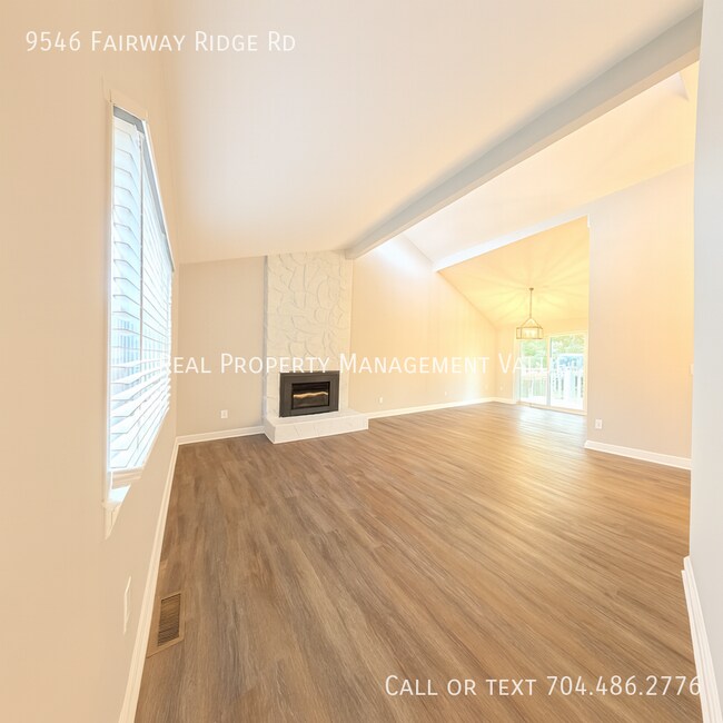Foto del edificio - 9546 Fairway Ridge Rd