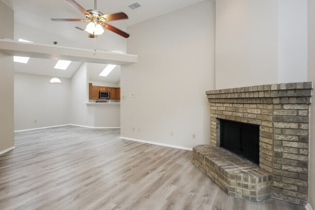 Building Photo - 6609 Wildhaven Dr