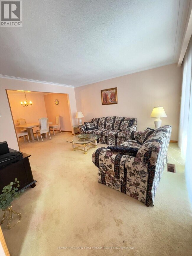 Photo du bâtiment - 23 St Paschal Ct