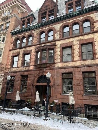 Building Photo - 33 2nd Ave