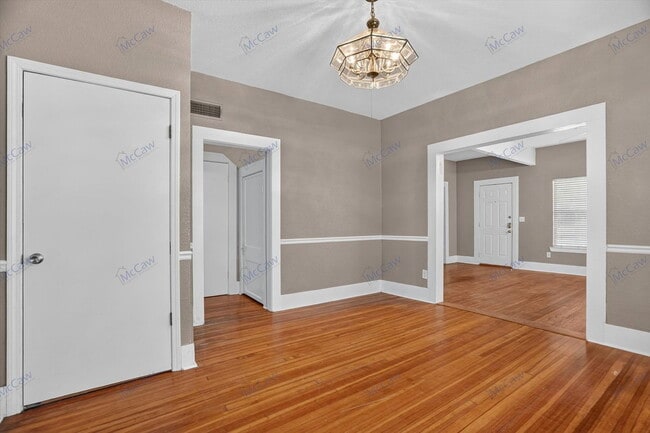 Building Photo - 303 S Elm St