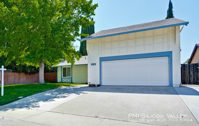 Foto del edificio - Awesome Home At Santa Teresa Foothills!