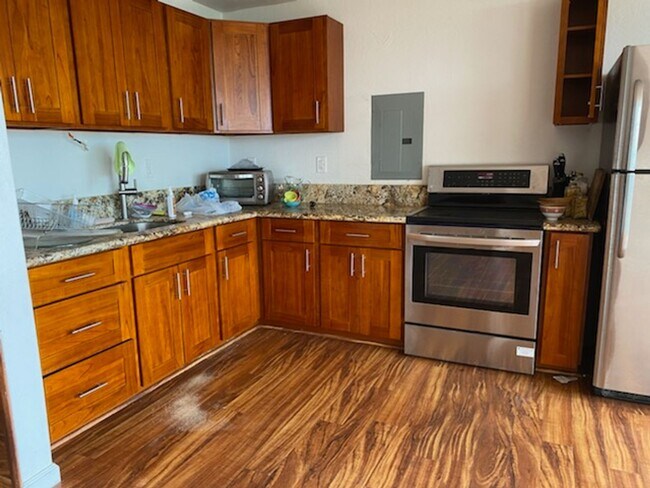 Foto del edificio - Breezy Fresh, Freshly Renovated 2/1 at Makaha Valley Plantation