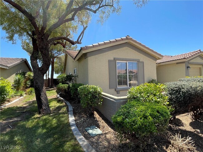 Foto del edificio - 8216 Romantic Sunset St