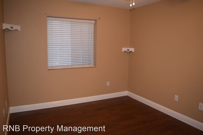 Building Photo - 5 br, 3 bath House - 1930 Crystal Court