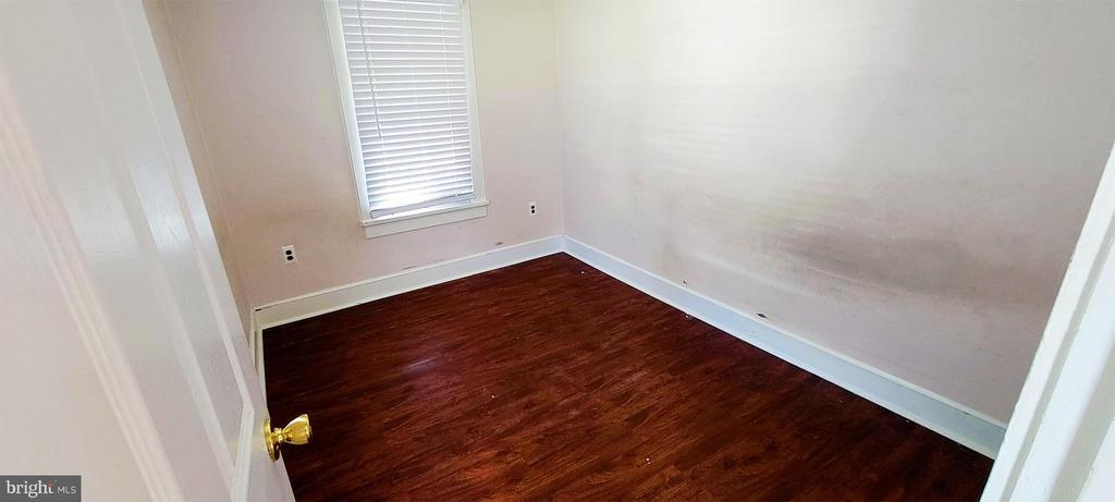 Primary Photo - 239 Roosevelt Ave