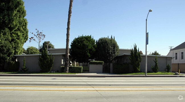 Building Photo - 3420 Santa Anita Ave