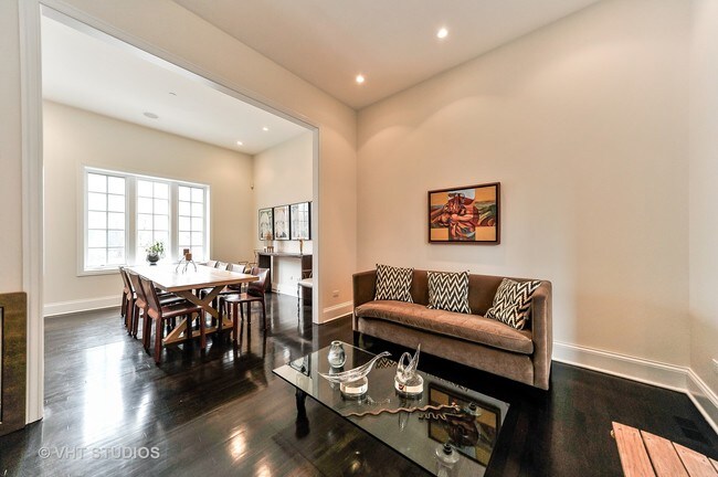 Foto del edificio - 1242 W Dickens Ave