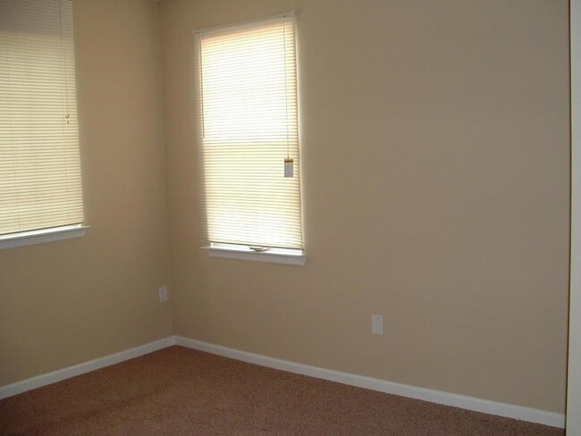 Building Photo - 9833 Baywinds Blvd