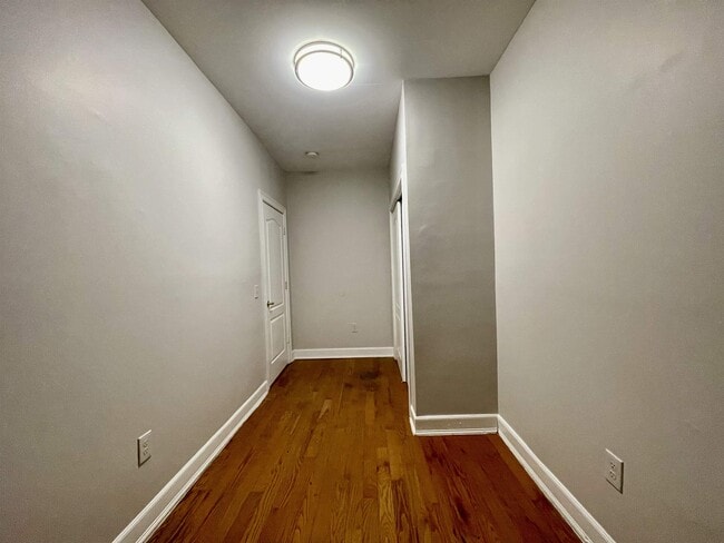 Foto del edificio - 6120 Monroe Pl