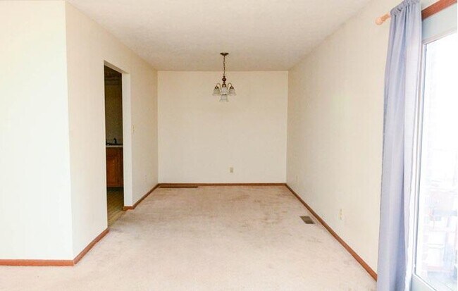 Building Photo - 526 Oak Glen