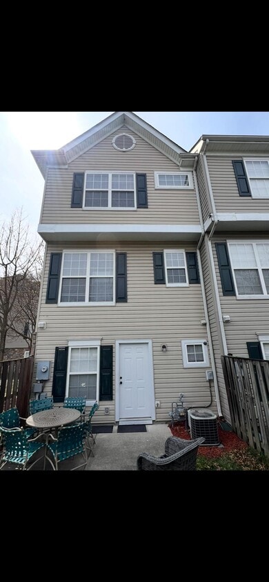 Building Photo - 23056 Fontwell Square