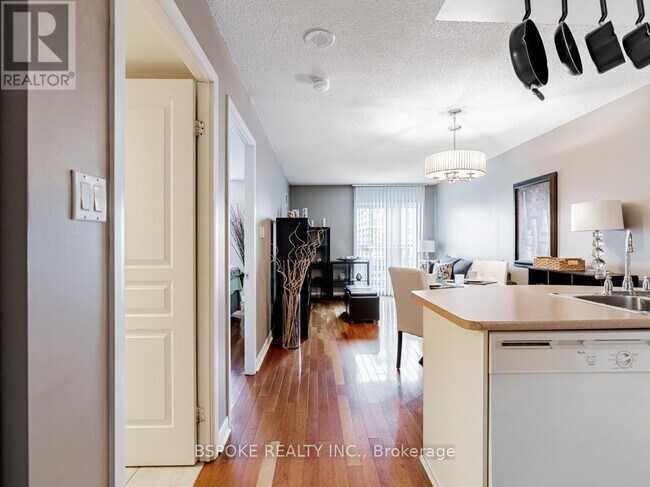 Photo du bâtiment - 323 Richmond St E