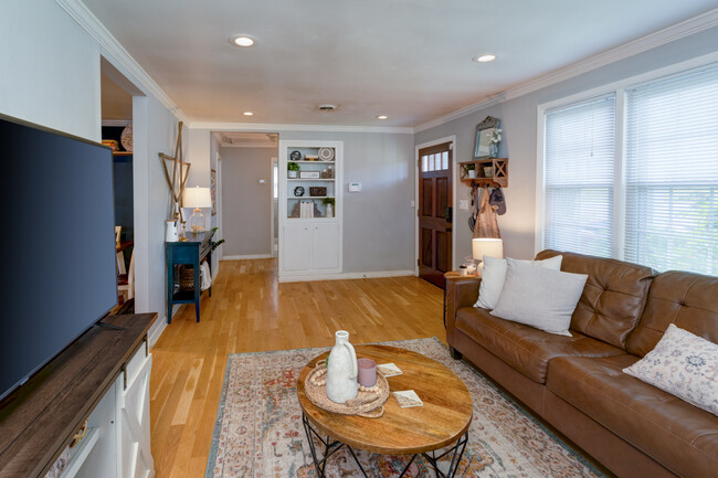 Foto del edificio - 2906 Glenmeade Dr