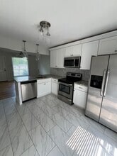 Building Photo - 6319 Thunderbird Dr
