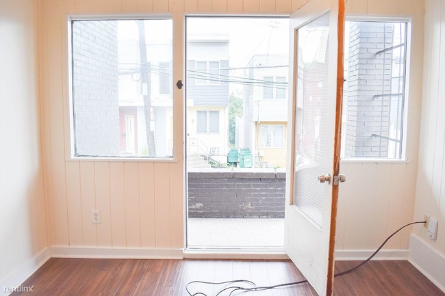 Building Photo - 1 br, 1 bath Apartment - University Commons