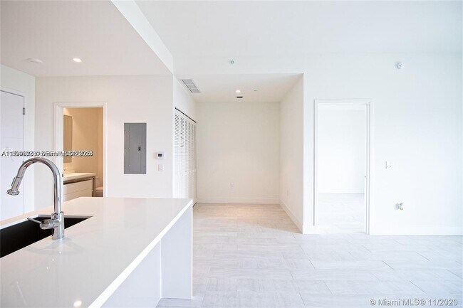 Foto del edificio - 2000 Metropica Wy