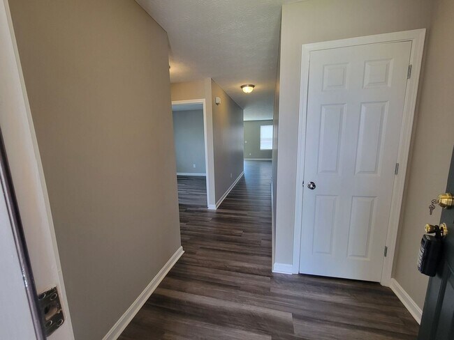 Building Photo - 2154 Pumpkin Ridge Ct 4BR/2BA (Hamilton)