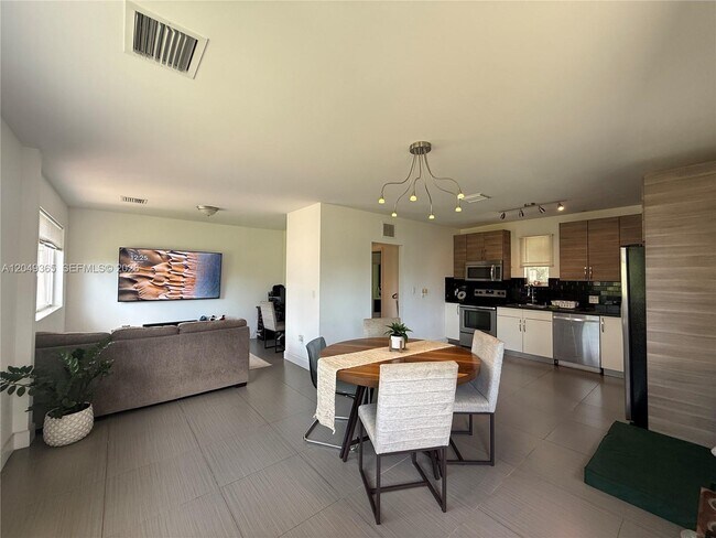Foto del edificio - 545 NW 121st St