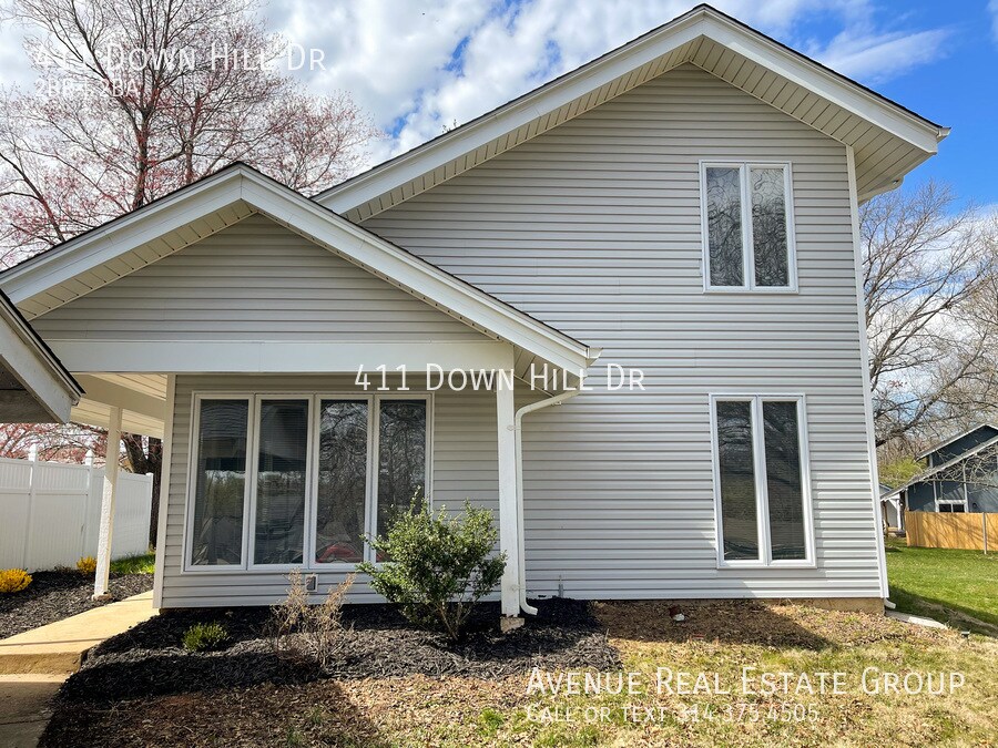 Foto principal - 411 Down Hill Dr Amazingly remodeled 2 bed...