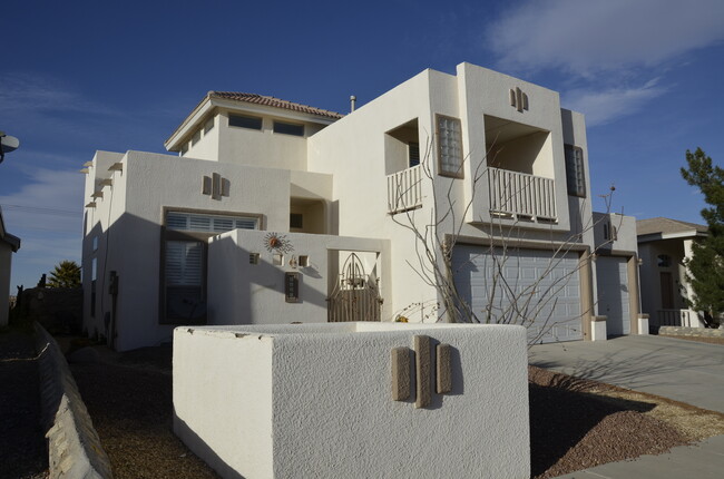 Building Photo - Northeast El Paso 3 Bed Refrig A/C with Pool!