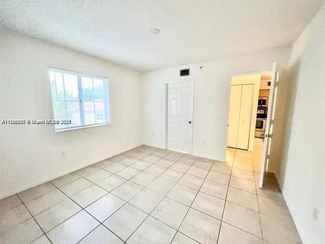 Building Photo - 2496 Centergate Dr