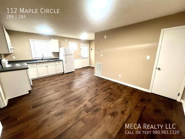 Foto del edificio - 112 Maple Cir