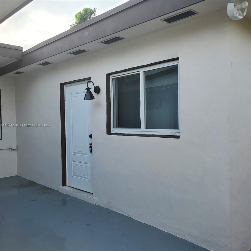 Foto principal - 326 NE 118th St