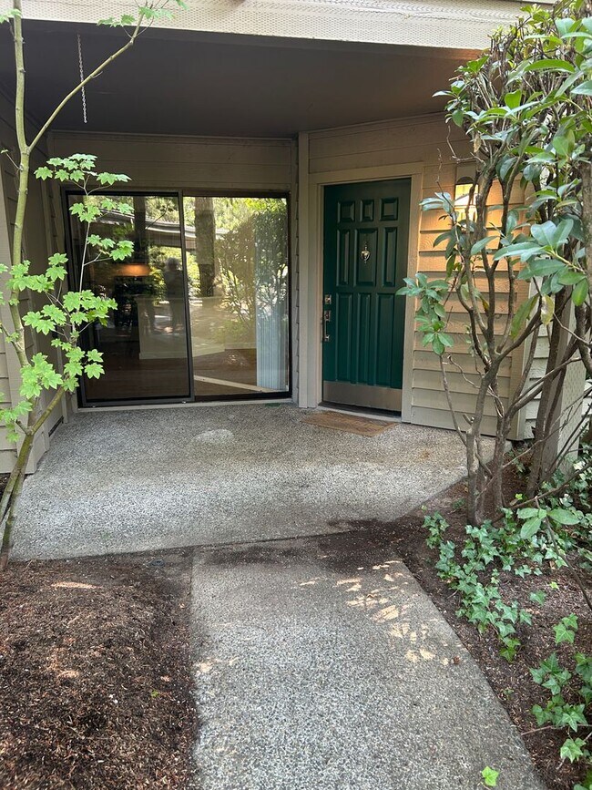 Foto del edificio - 1354 Bellevue Way NE